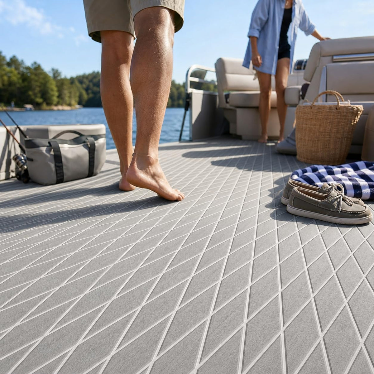 focean-diamond-grey-white — barefoot boat deck; FOCEAN Amazon original, original composition preserved, 2000 × 2000